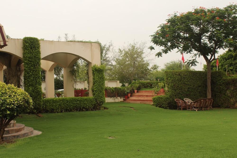 Ramada By Wyndham Jaipur Jaisinghpura Hotel Exterior photo