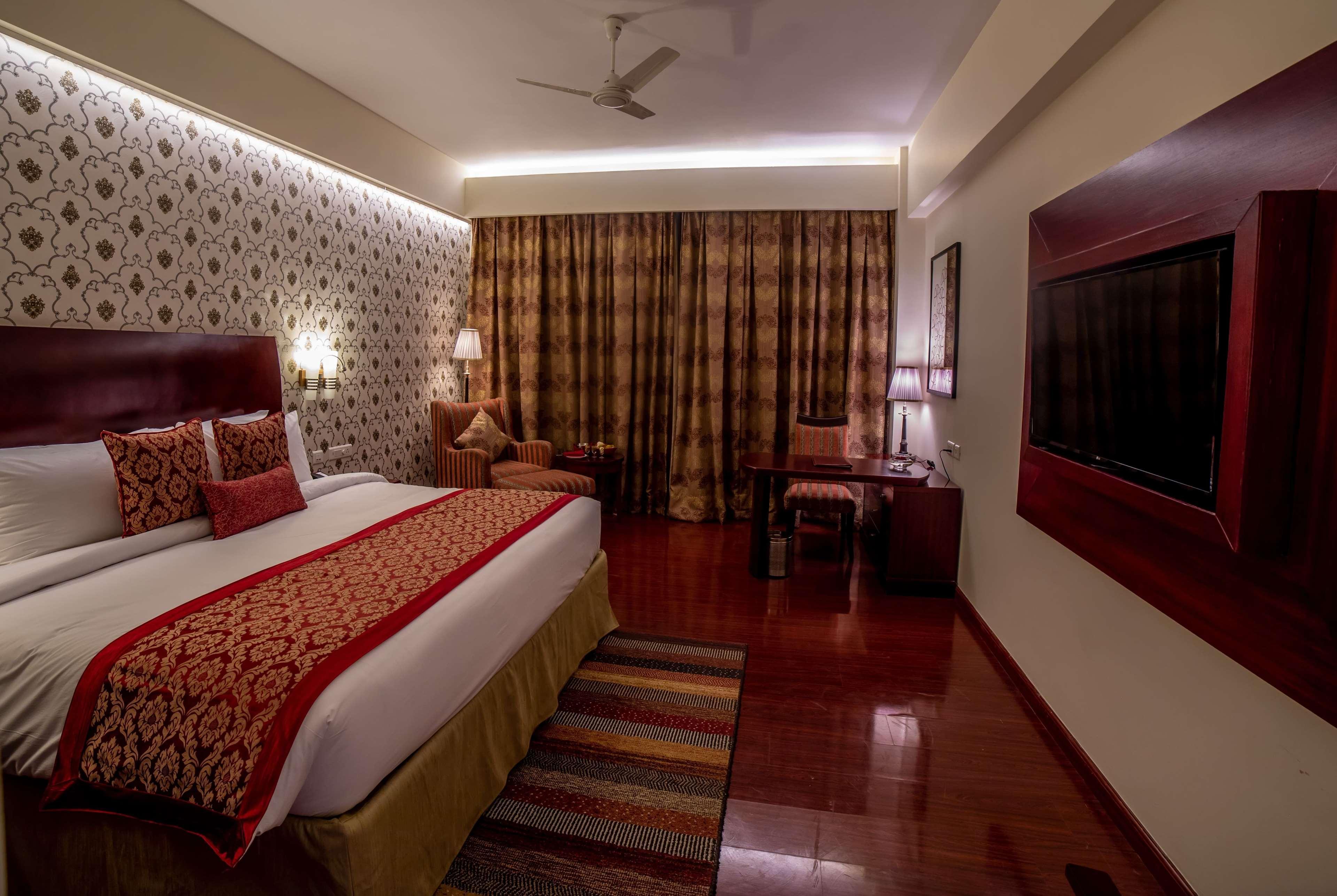 Ramada By Wyndham Jaipur Jaisinghpura Hotel Exterior photo